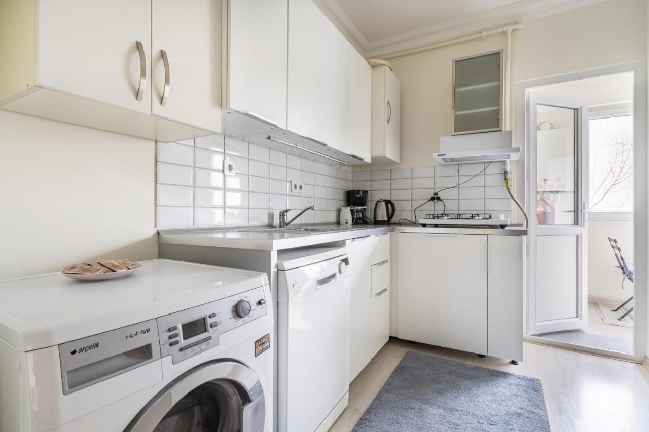 Modern Flat With Balcony On Bagdat Street Istambul