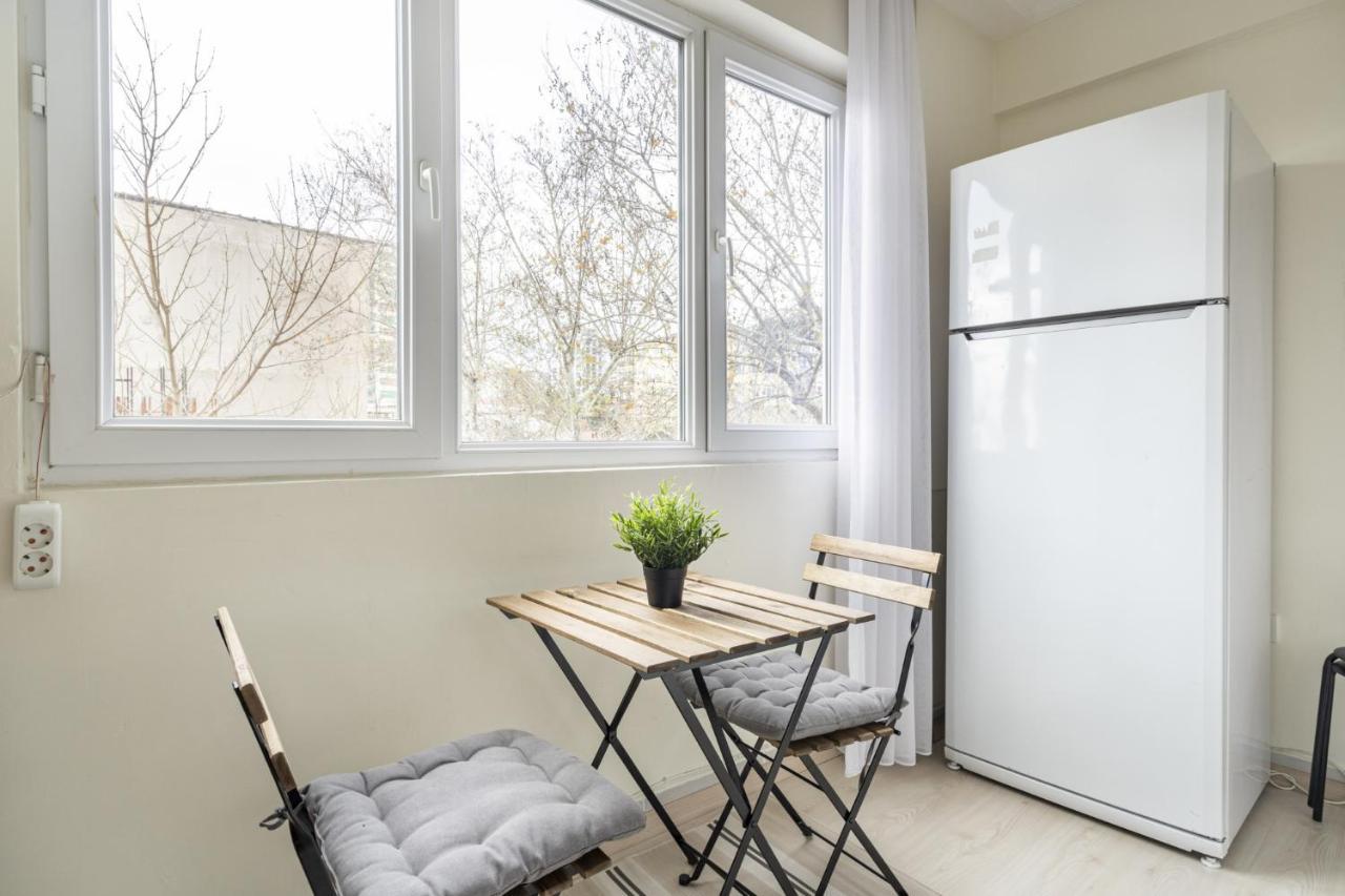 Modern Flat With Balcony On Bagdat Street Appartement