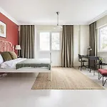 Modern Flat With Balcony On Bagdat Street